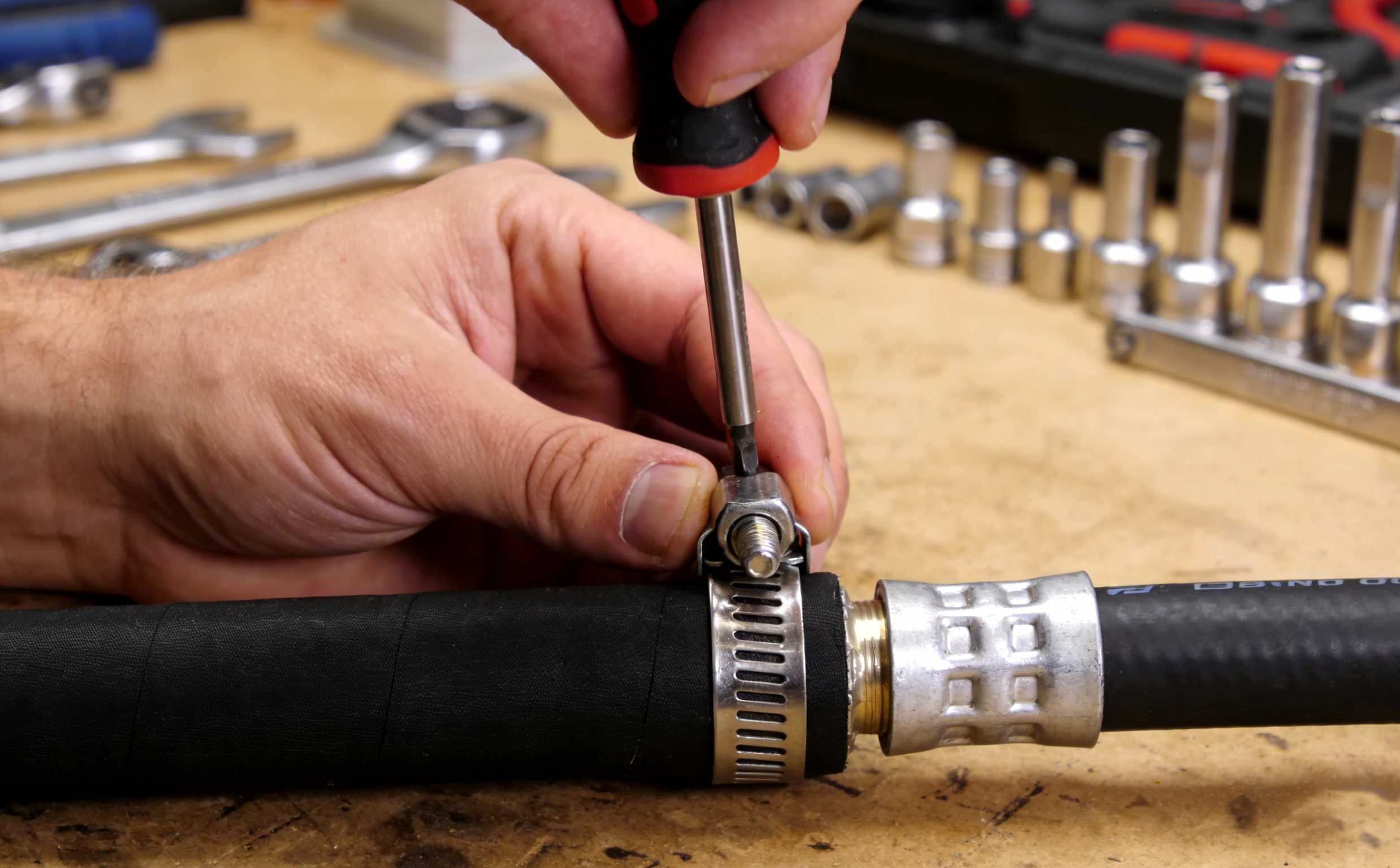 安装+维护攻略｜美式喉箍正确操作，延长使用寿命50%